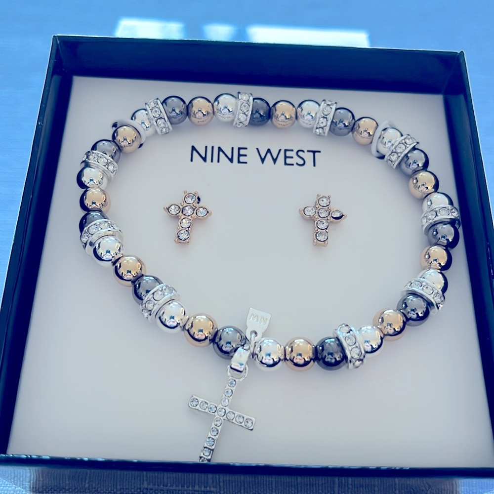 NEW NINE WEST BRACELET AND EARRING SET TRI-TONE - Picture 3 of 5
